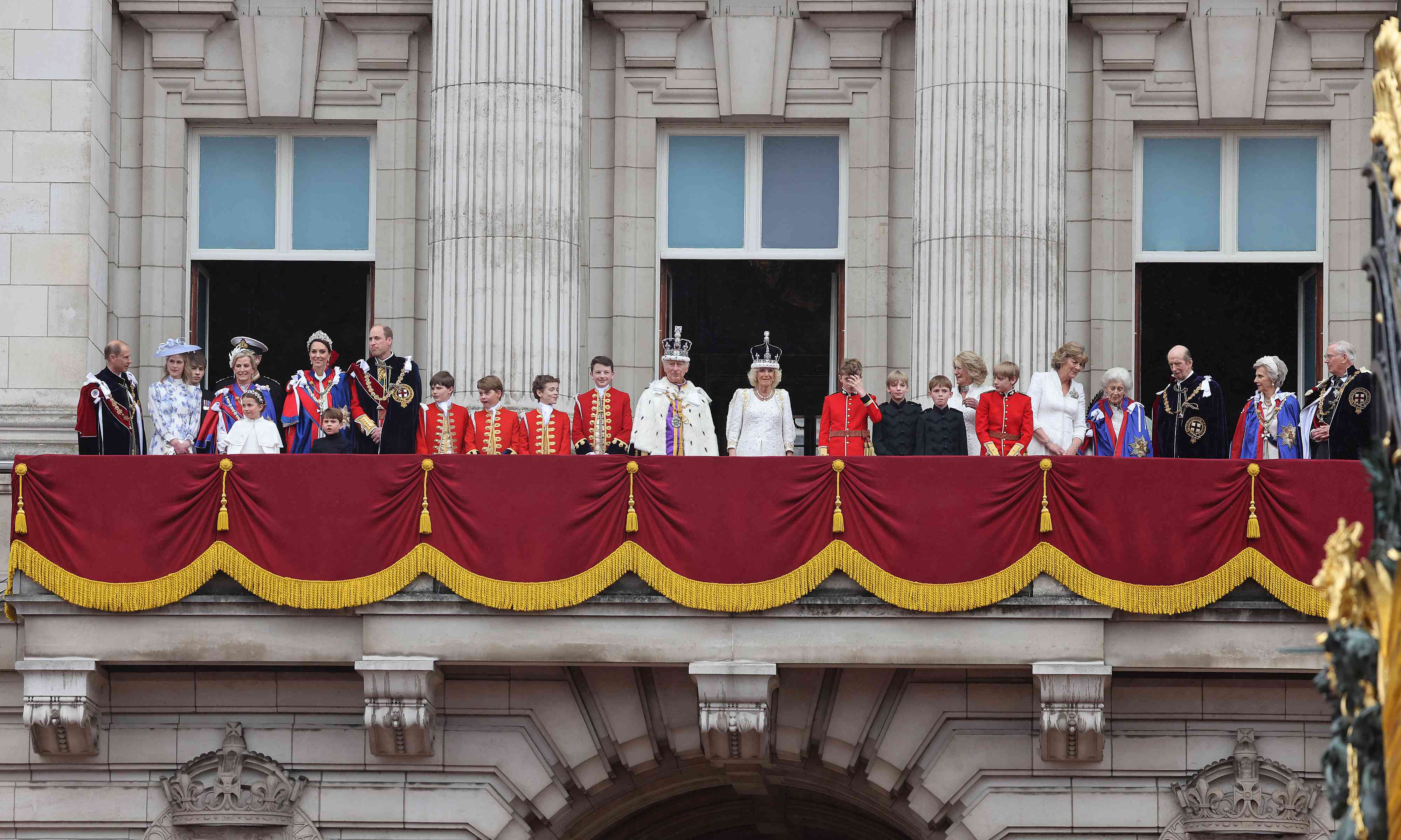 King Charles coronation family portrait on the balcony