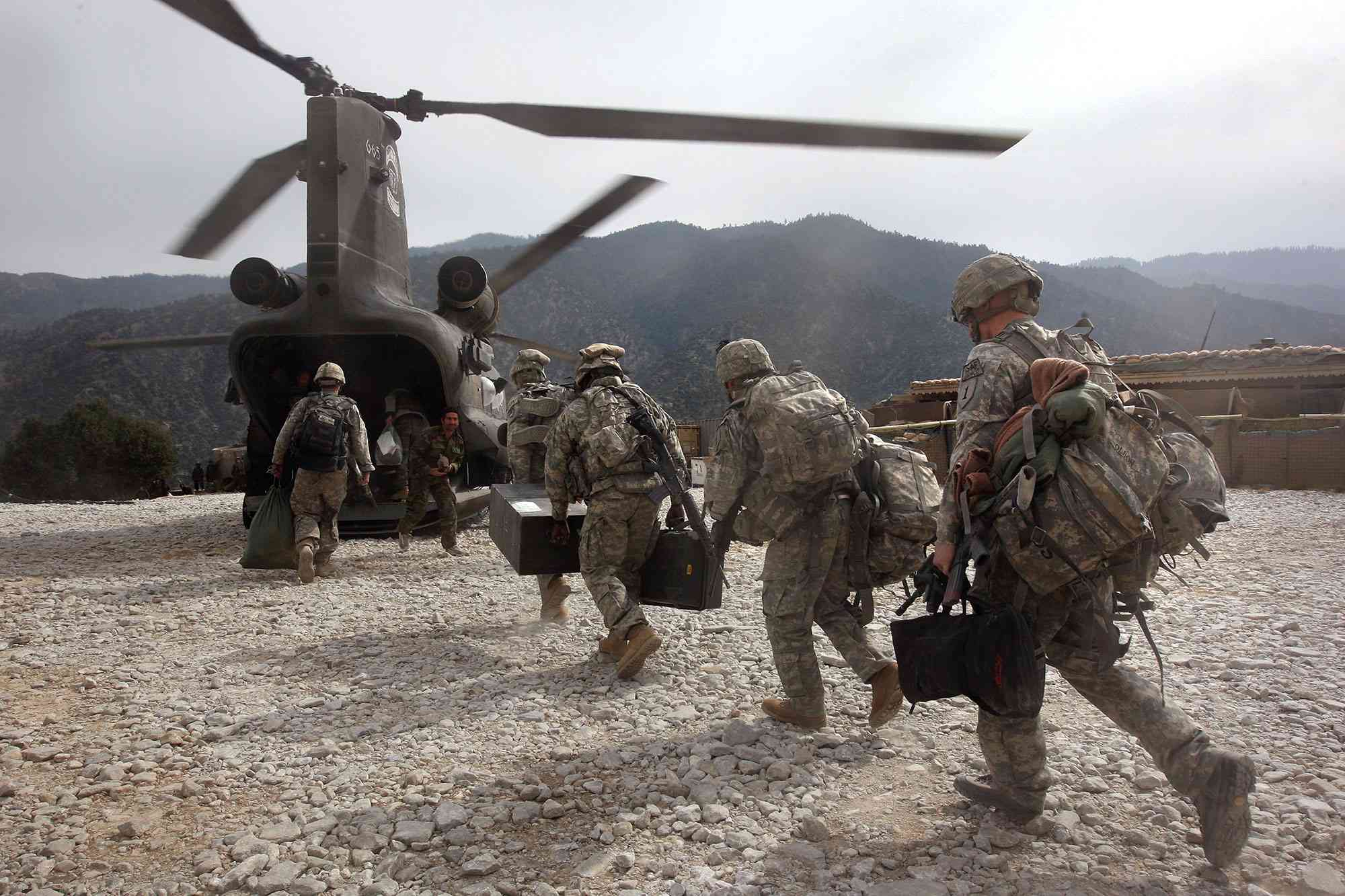 U.S. soldiers board an Army Chinook